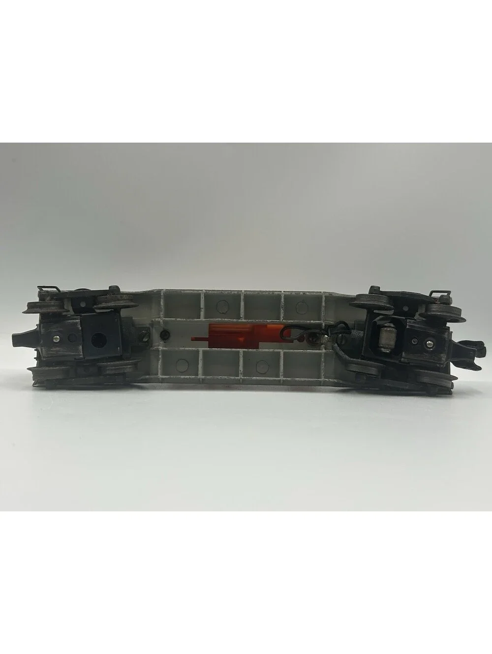 LIONEL 3620 SPOTLIGHT CAR WITH ORANGE GENERATOR